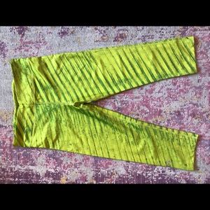 Under Armour cropped compression leggings